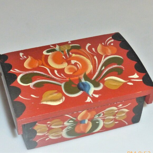 HAND PAINTED WOOD BOX Signed Lille Hammer TRINKET BOX Jewelry Box KEY Ring - Picture 8 of 8